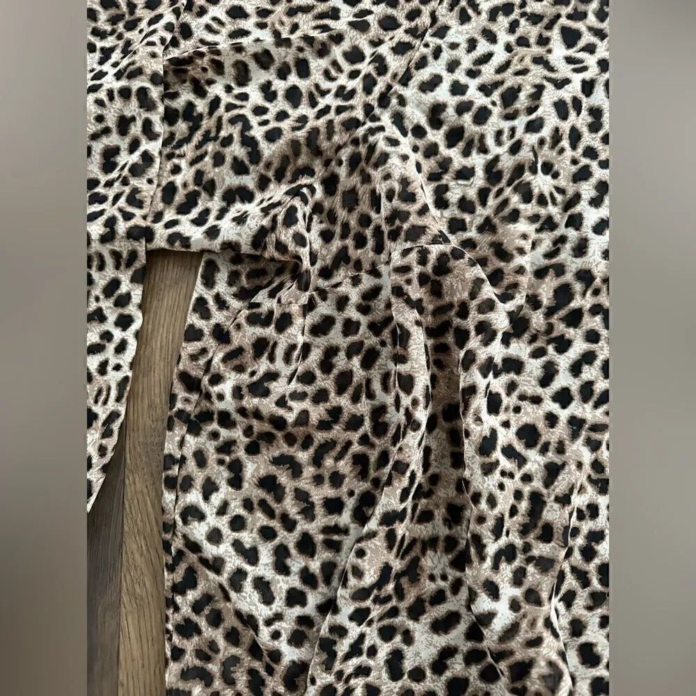Torrid cheetah sheer top - Picture 2 of 8